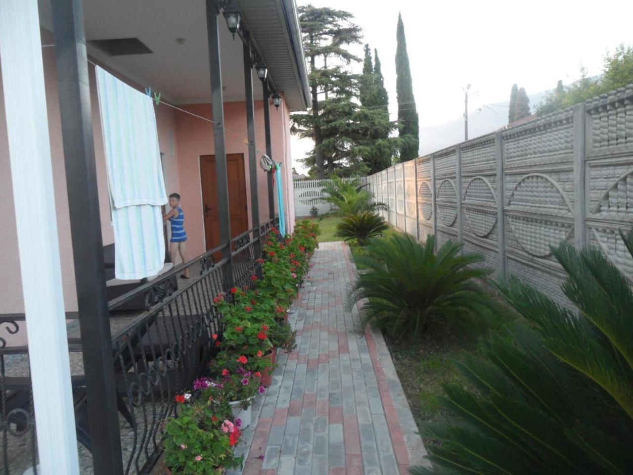 Galina Guest House Alakhadze Екстериор снимка